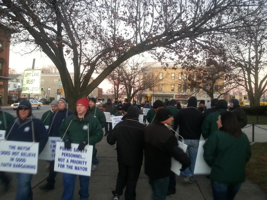 Waltham Police Hold Informational Picket at Mayor’s Event